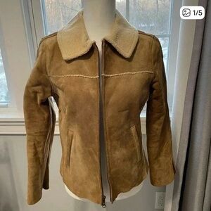 𝅺gap suede shearling jacket‎. Great condition. Love! Just a bit too small for me